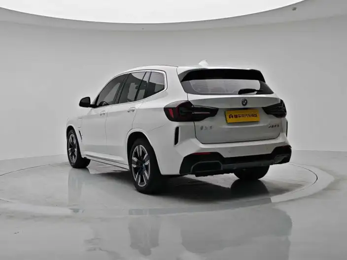 BMW iX3 2023 Model Leading Model – фото 5