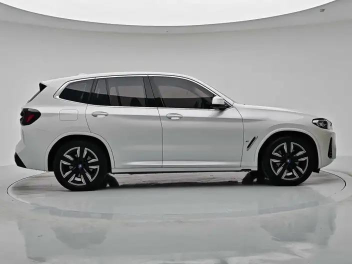 BMW iX3 2023 Model Leading Model – фото 8