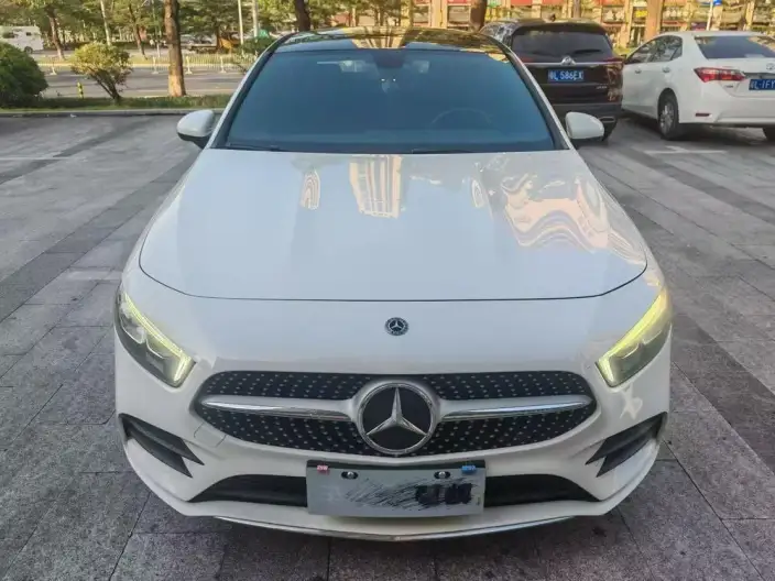 Mercedes-Benz A-class 2020 Model A 200 L Sports sedan – фото 2