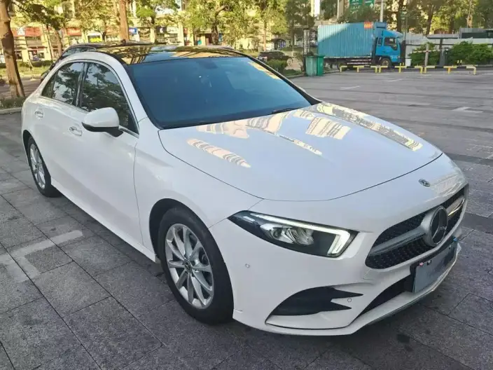 Mercedes-Benz A-class 2020 Model A 200 L Sports sedan – фото 3