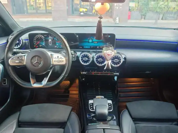 Mercedes-Benz A-class 2020 Model A 200 L Sports sedan – фото 7