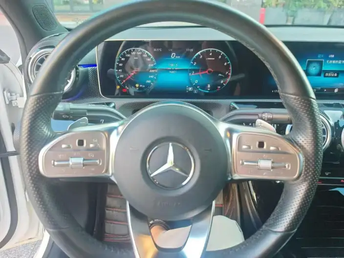 Mercedes-Benz A-class 2020 Model A 200 L Sports sedan – фото 8