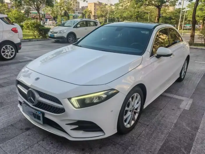 Mercedes-Benz A-class 2020 Model A 200 L Sports sedan – фото 10