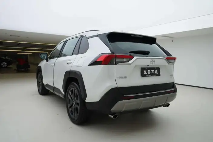 Toyota RAV4 2022 Model 2.0L CVT 4WD Premium Edition – фото 4