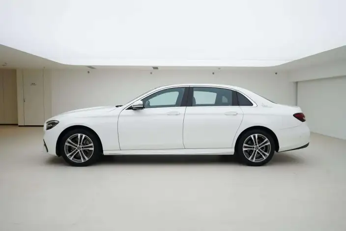 Mercedes-Benz E-Class 2023 Model E 260 L 4MATIC Sports sedan – фото 3