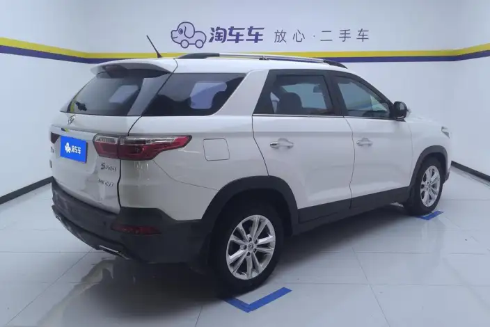 Fengguang S560 2021 Model 1.5T CVT Elite Model 7 seat