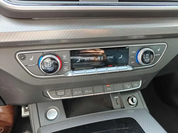 Audi Q5L 2025 Model 40TFSI Luxury Dynamic Model – фото 8