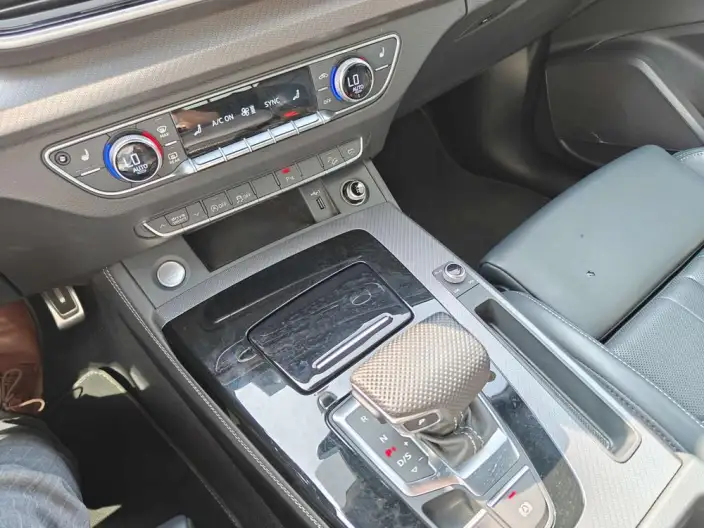 Audi Q5L 2025 Model 40TFSI Luxury Dynamic Model – фото 10