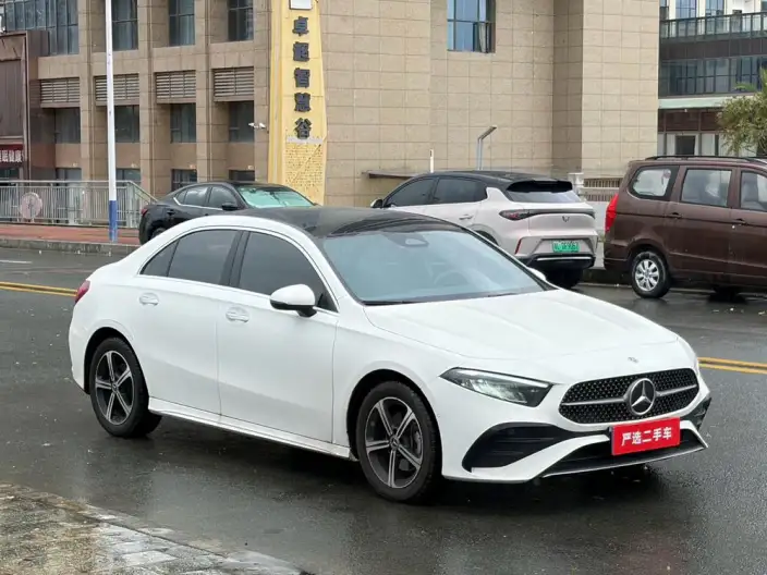 Mercedes-Benz A-class 2025 Model A 200 L Fashion Edition – фото 3