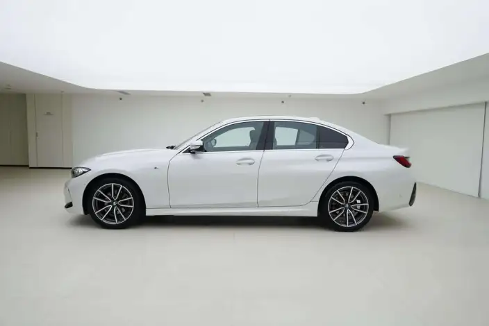 BMW 3 Series 2025 Model 325i M Sports Set – фото 3