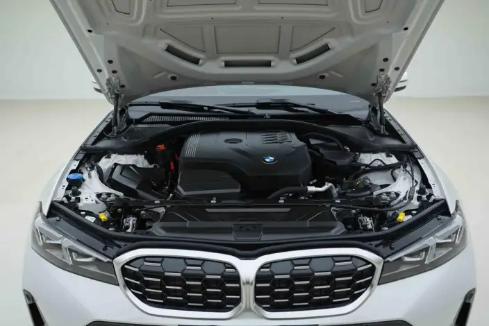 BMW 3 Series 2025 Model 325i M Sports Set – фото 5