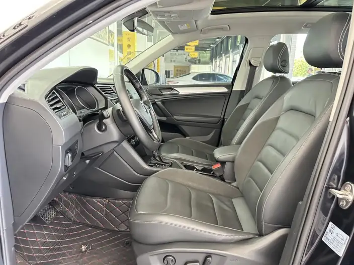 Volkswagen Tiguan L 2020 Model 330TSI Automatic 2WD Panorama Comfort Edition China V – фото 8