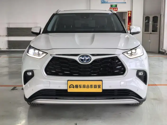 Toyota Highlander 2023 Model Hybrid 2.5L 4WD Premium Edition 7 seat – фото 2