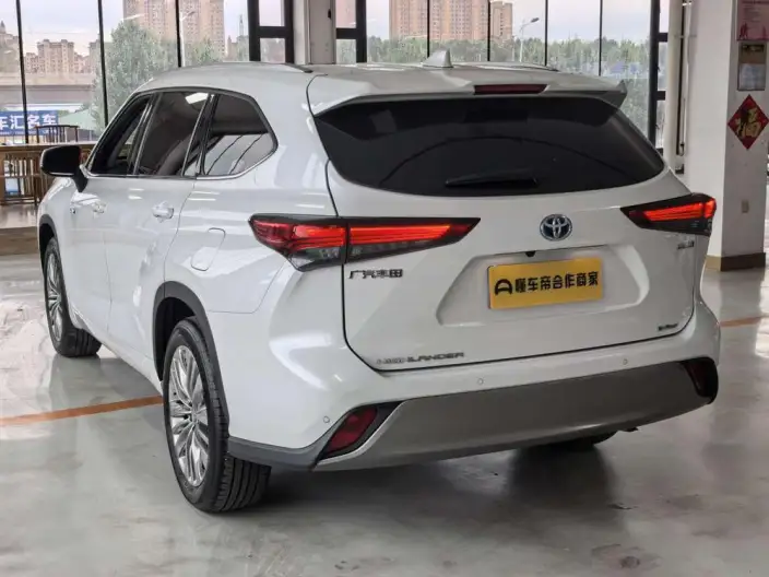 Toyota Highlander 2023 Model Hybrid 2.5L 4WD Premium Edition 7 seat – фото 4
