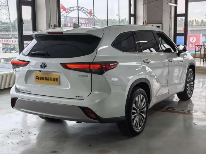 Toyota Highlander 2023 Model Hybrid 2.5L 4WD Premium Edition 7 seat – фото 6