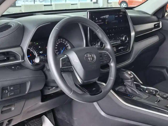Toyota Highlander 2023 Model Hybrid 2.5L 4WD Premium Edition 7 seat – фото 8