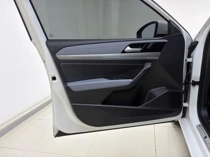Volkswagen Lavida 2023 Model Facelift 1.5L Automatic Five million editions – фото 7