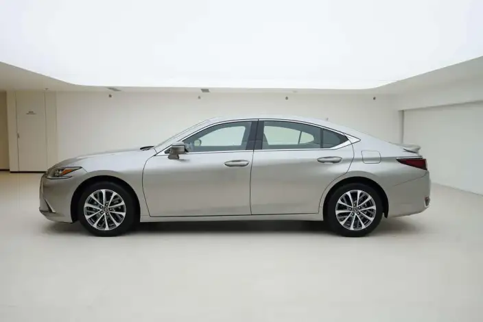 Lexus ES 2022 Model 300h Superior Edition – фото 3