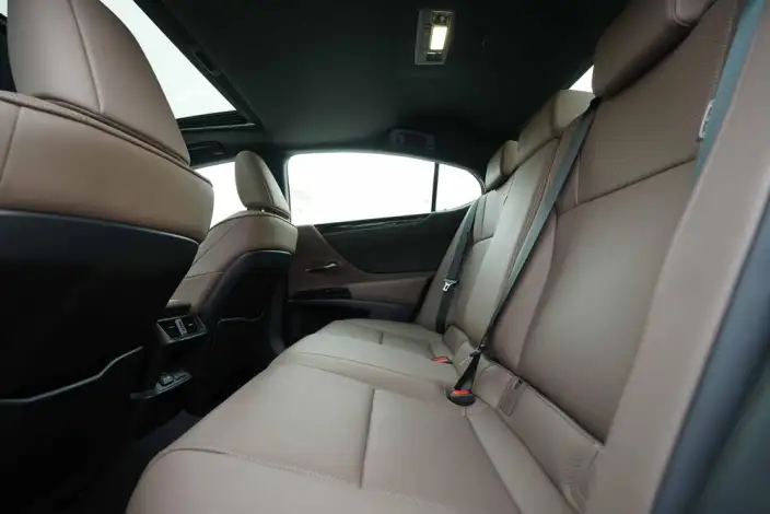 Lexus ES 2022 Model 300h Superior Edition – фото 8