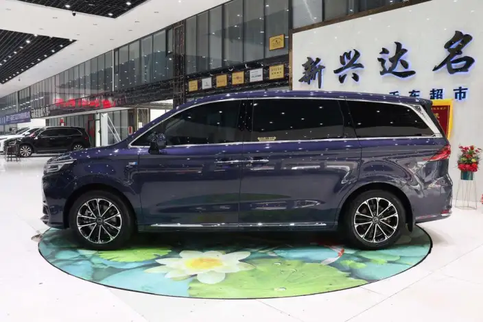 Roewe iMAX8 2022 Model 400TGI Zunrong Edition – фото 3
