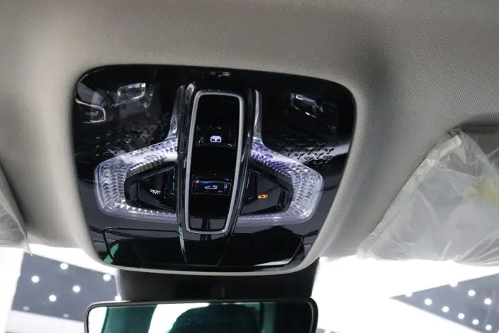Roewe iMAX8 2022 Model 400TGI Zunrong Edition – фото 7