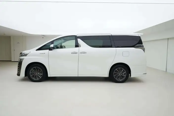Vellfire 2021 Model Toyota Crown Hybrid 2.5L HV Deluxe Edition – фото 3