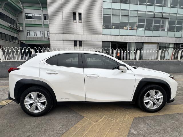 Lexus UX Модель 2020 года 260h Tan · Fun Edition Country VI – фото 3