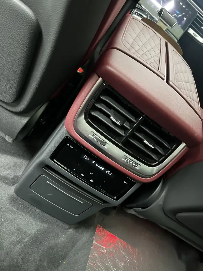 HONGQI E-HS9 2022 Model 690km Flag Xiang Edition VI seat – фото 8
