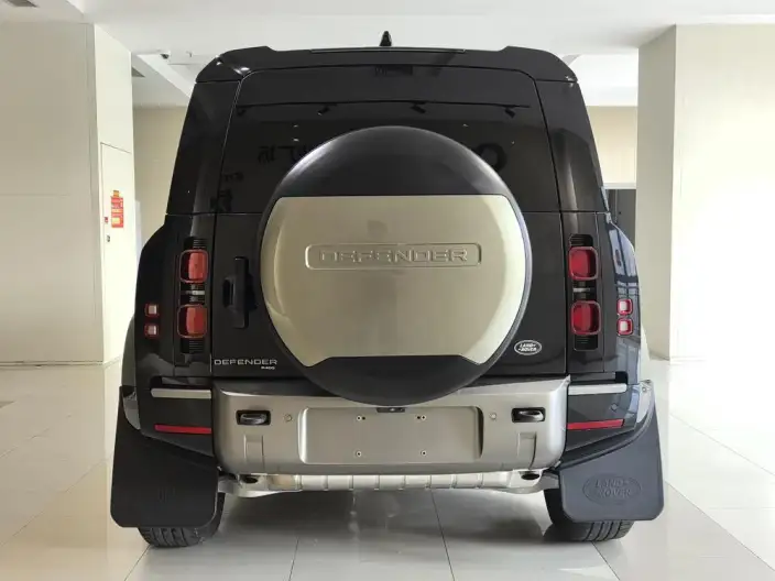 Land Rover Defender 2023 Model 110 3.0T P400 X-Dynamic HSE – фото 3