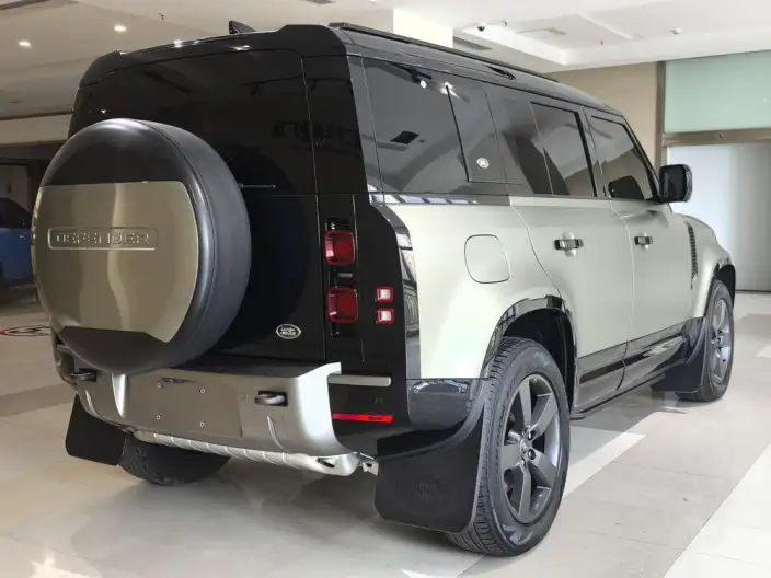 Land Rover Defender 2023 Model 110 3.0T P400 X-Dynamic HSE – фото 4