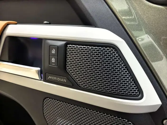 Land Rover Defender 2023 Model 110 3.0T P400 X-Dynamic HSE – фото 6
