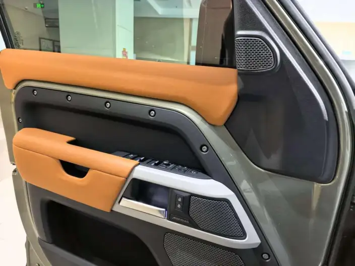 Land Rover Defender 2023 Model 110 3.0T P400 X-Dynamic HSE – фото 7