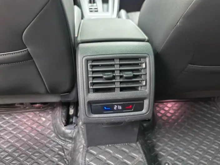 Volkswagen Golf 2023 Model Facelift 280TSI DSG R-Line Lite – фото 7