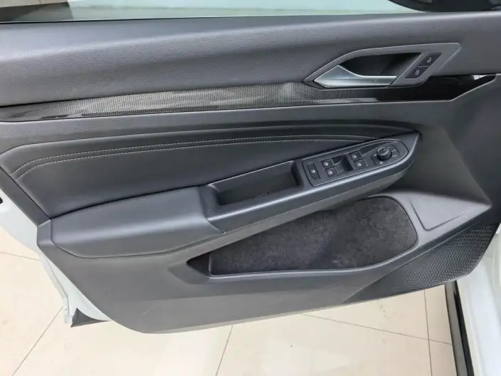 Volkswagen Golf 2023 Model Facelift 280TSI DSG R-Line Lite – фото 9