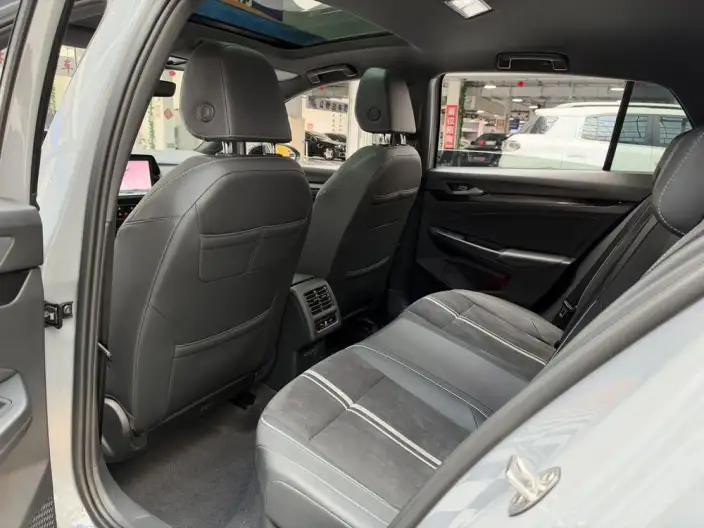 Volkswagen Golf 2021 Model 280TSI DSG R-Line – фото 10