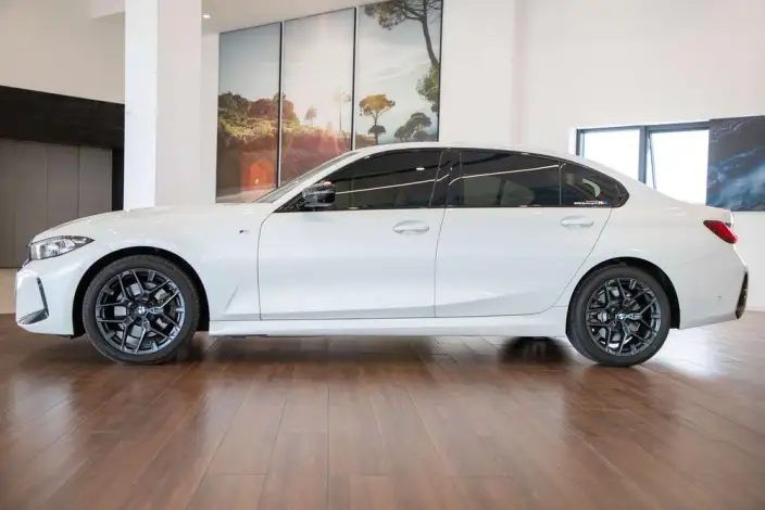BMW 3 Series 2025 Model 330Li M Sports Night Set – фото 4