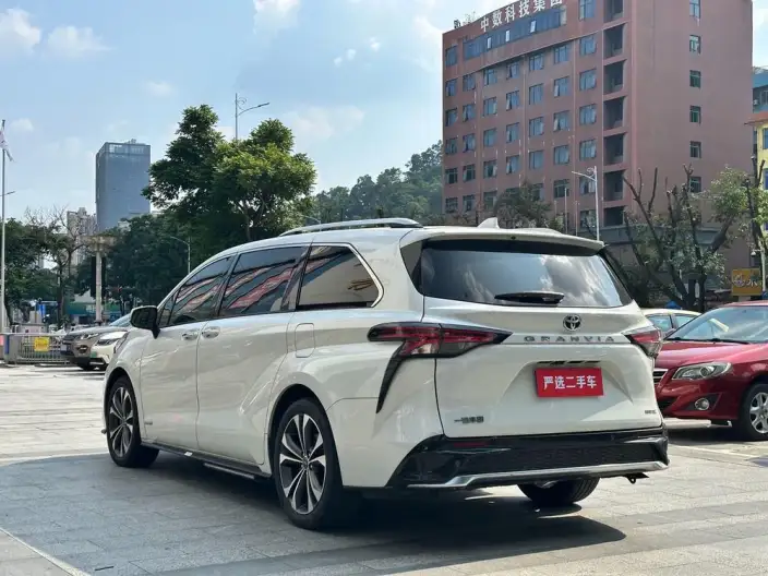 Granvia 2022 Model 2.5L Hybrid Ultimate Edition – фото 4