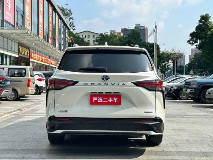 Granvia 2022 Model 2.5L Hybrid Ultimate Edition – фото 5