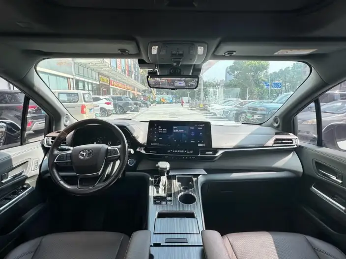 Granvia 2022 Model 2.5L Hybrid Ultimate Edition – фото 7