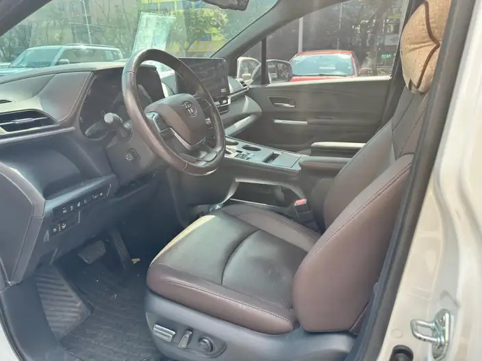 Granvia 2022 Model 2.5L Hybrid Ultimate Edition – фото 8