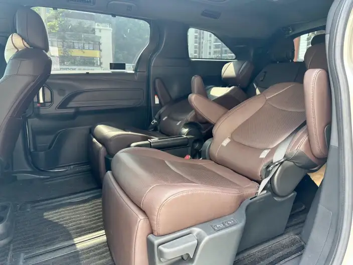 Granvia 2022 Model 2.5L Hybrid Ultimate Edition – фото 9