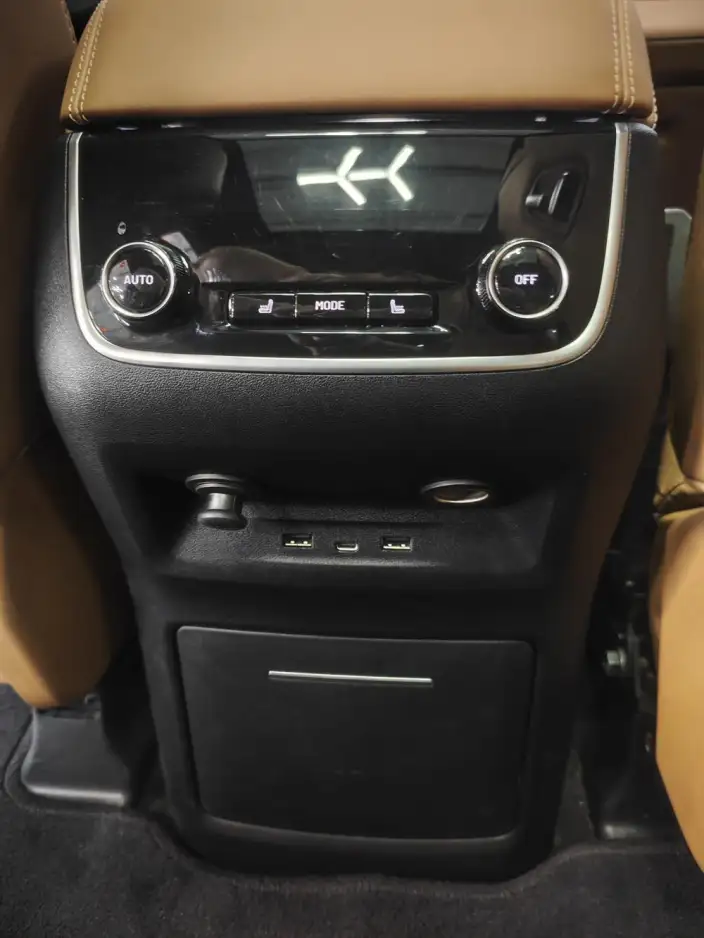Li Auto ONE 2021 Model Extended Range 6 seat Edition – фото 5