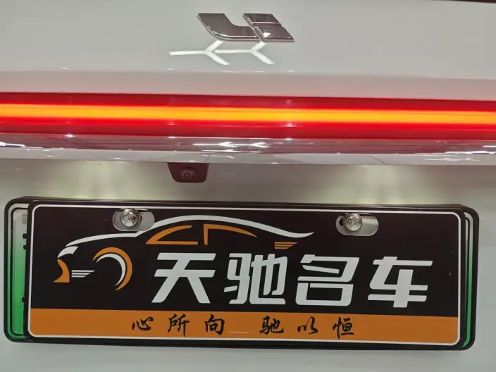 Li Auto ONE 2021 Model Extended Range 6 seat Edition – фото 9