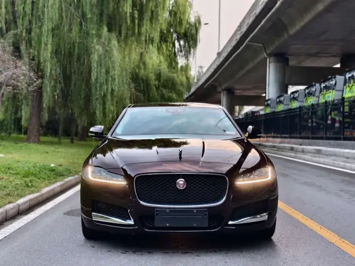 Jaguar XFL 2020 Model 2.0T P250 4WD Exclusive Edition – фото 2