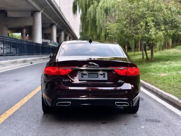 Jaguar XFL 2020 Model 2.0T P250 4WD Exclusive Edition – фото 4