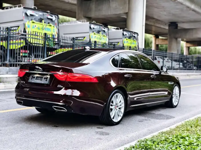 Jaguar XFL 2020 Model 2.0T P250 4WD Exclusive Edition – фото 5