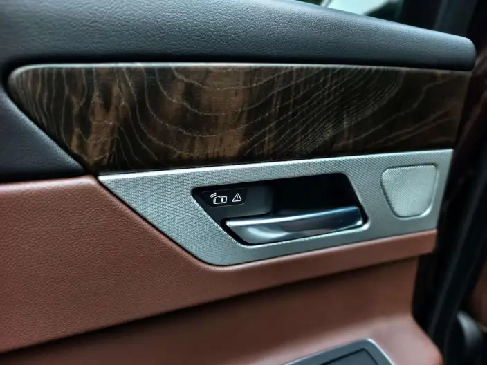 Jaguar XFL 2020 Model 2.0T P250 4WD Exclusive Edition – фото 8