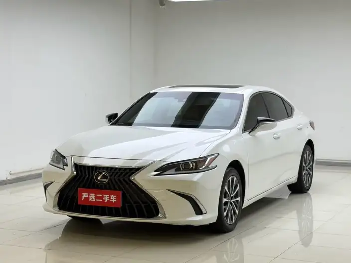 Lexus ES 2022 Model 300h Superior Edition – фото 1