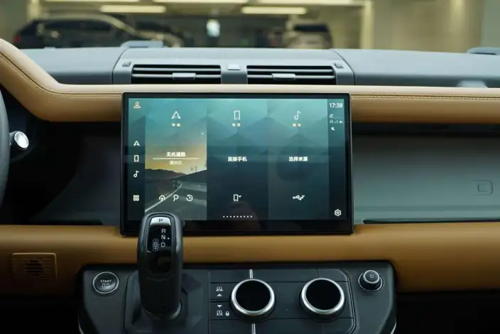 Land Rover Defender 2023 Model Facelift 110 P400 X-Dynamic HSE – фото 8