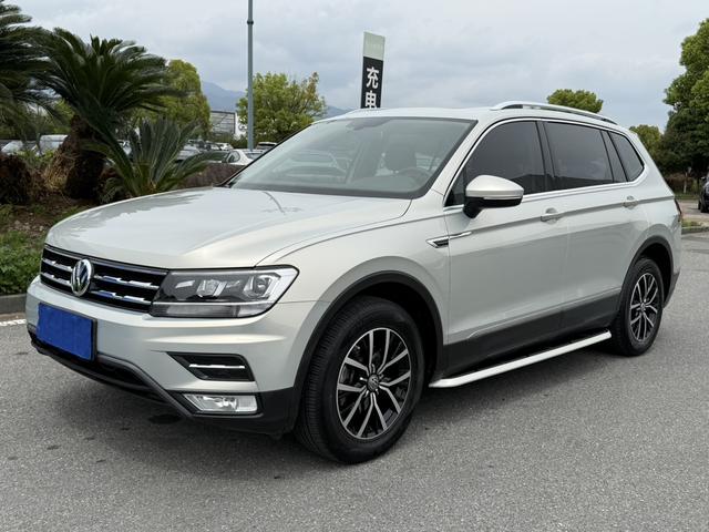 Volkswagen Tiguan L 2017 330TSI Automatic 2WD Luxury – фото 1